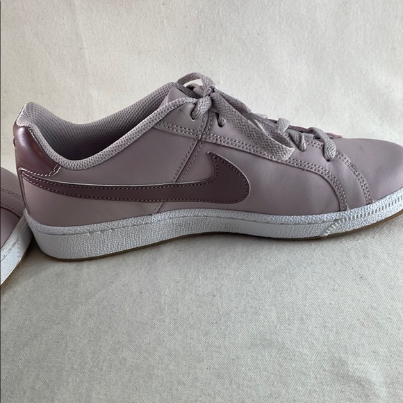 Nike Women's Pink Sneakers Size 8.5 - Picture 6 of 7